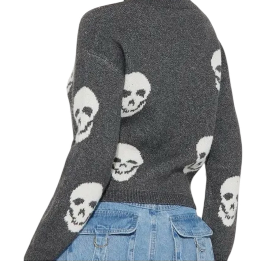 5 for $20🛍️🔵 Women’s V-Neck Scull Sweater. Size XXL - Picture 2 of 4